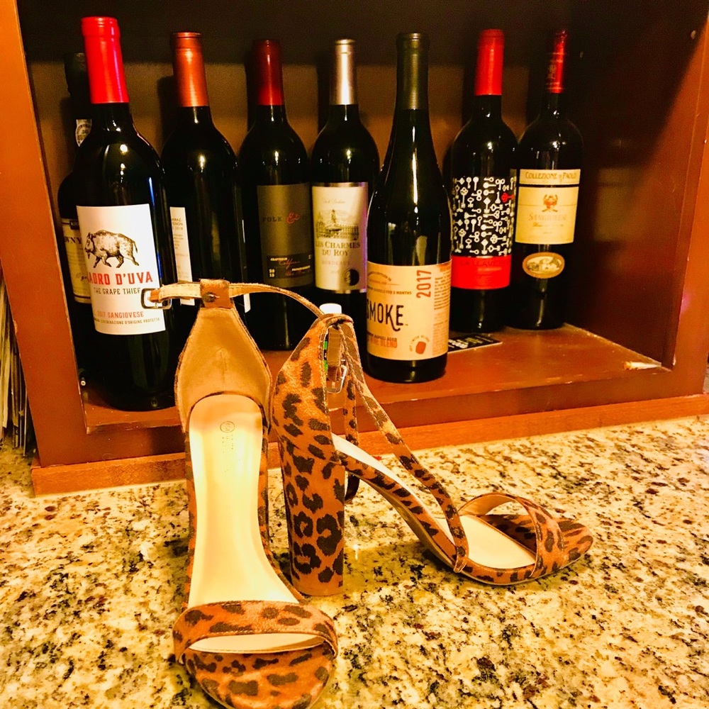 BETSEY JOHNSON Cheetah print heels